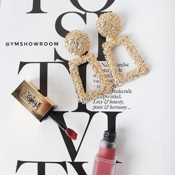 Gold statement earrings - Picture 4 of 5